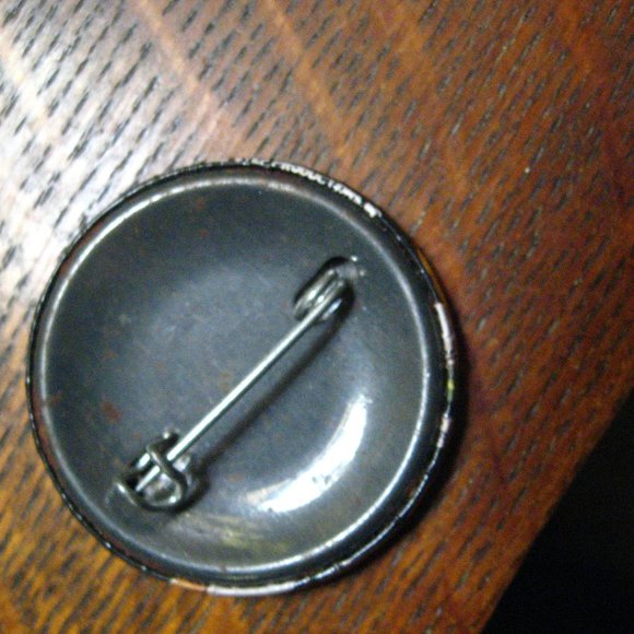 🎵 New Kids On The Block Retro Lapel Pin Button - Picture 5 of 5